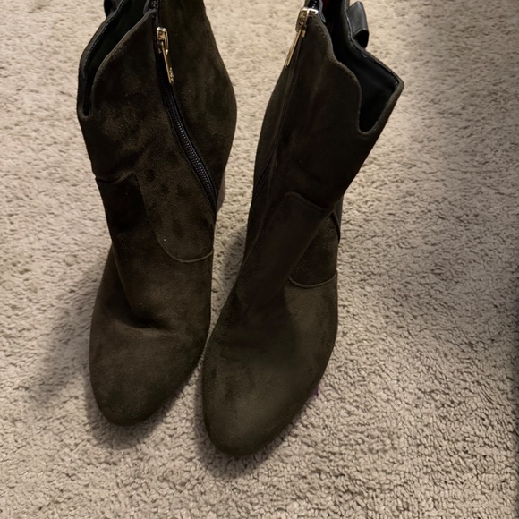 Heeled boot - Picture 3 of 4